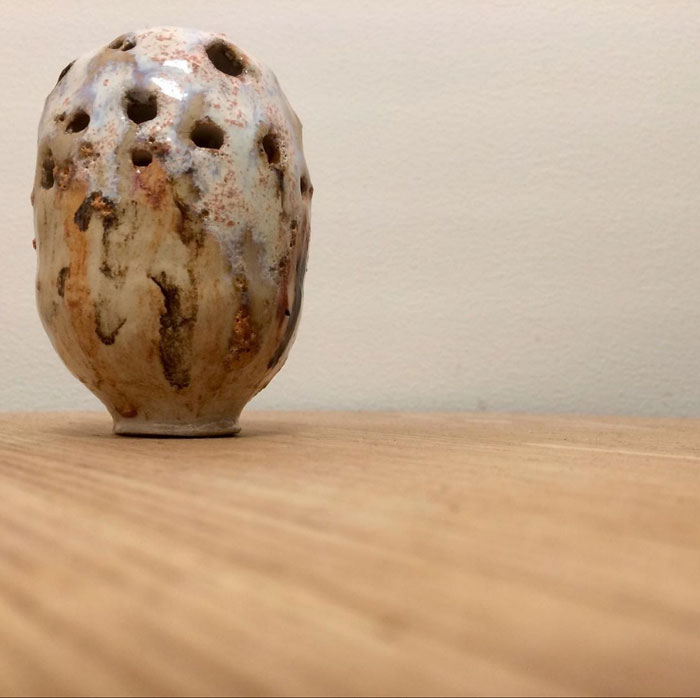 konst norrtälje riala figurin keramik handgjord lergods